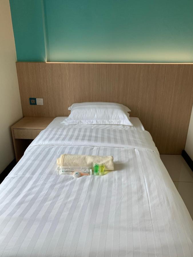 M Quality Hotel Гуа Мусанг Екстериор снимка