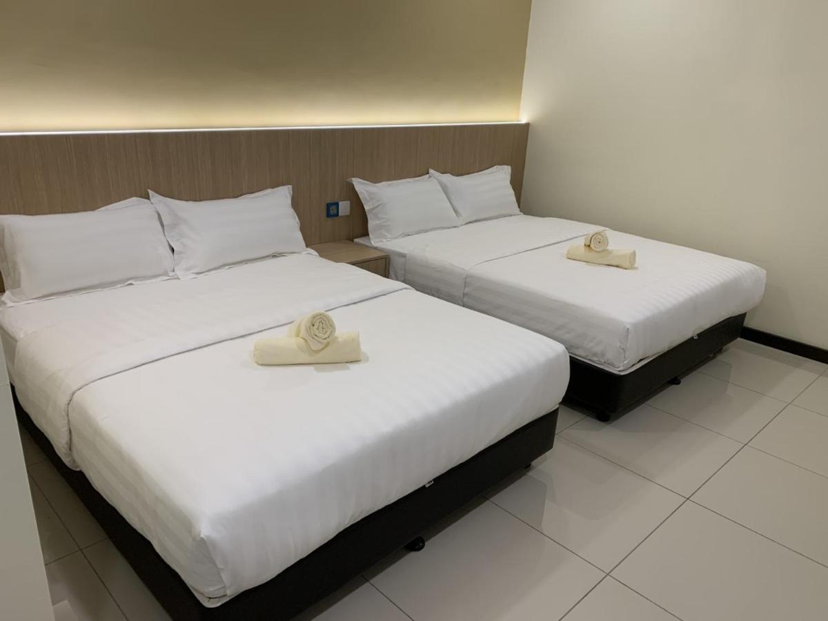 M Quality Hotel Гуа Мусанг Екстериор снимка