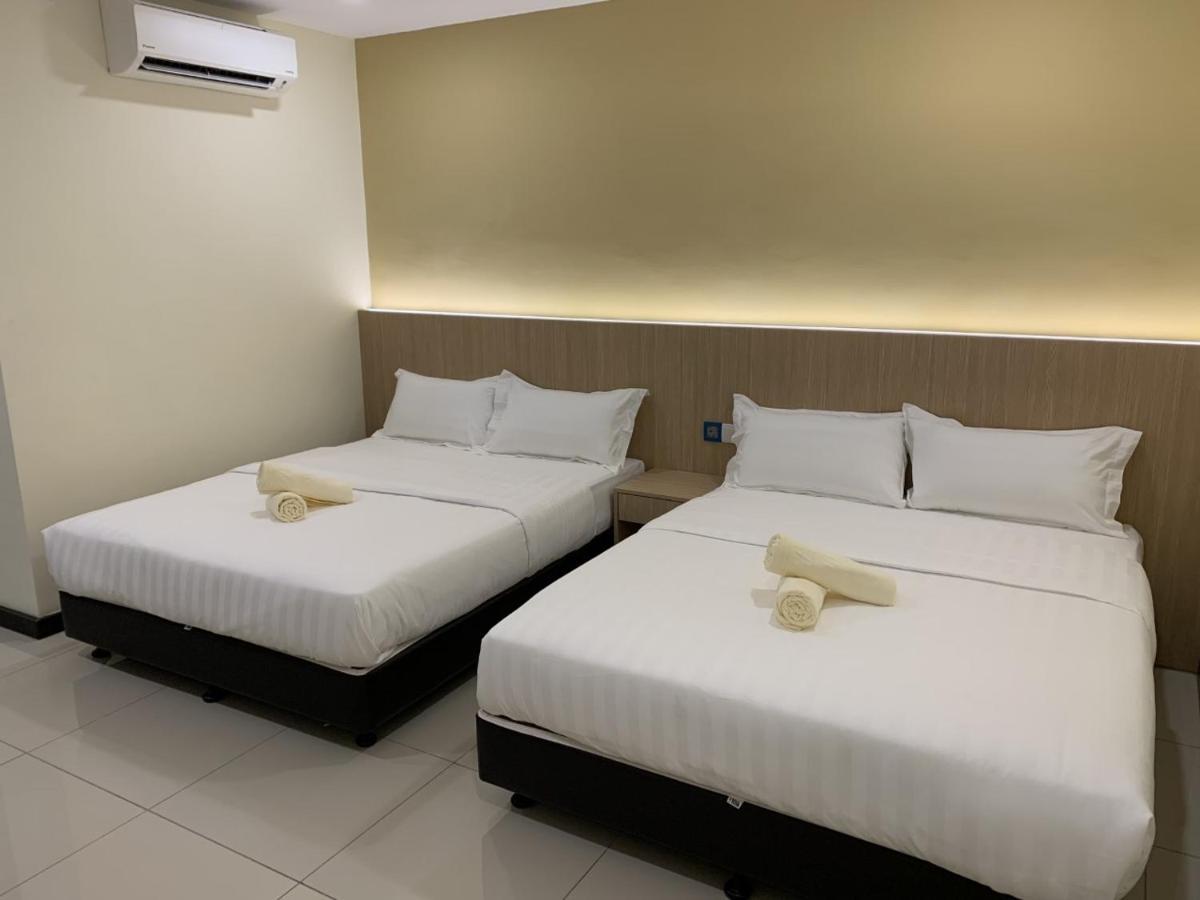 M Quality Hotel Гуа Мусанг Екстериор снимка