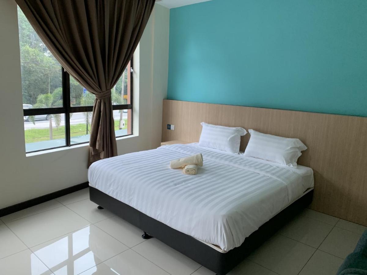 M Quality Hotel Гуа Мусанг Екстериор снимка