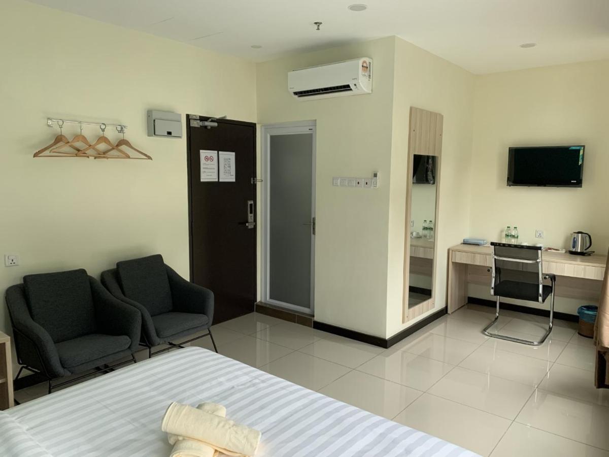 M Quality Hotel Гуа Мусанг Екстериор снимка