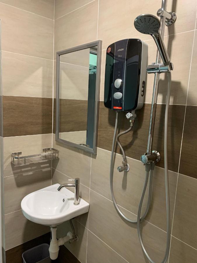 M Quality Hotel Гуа Мусанг Екстериор снимка