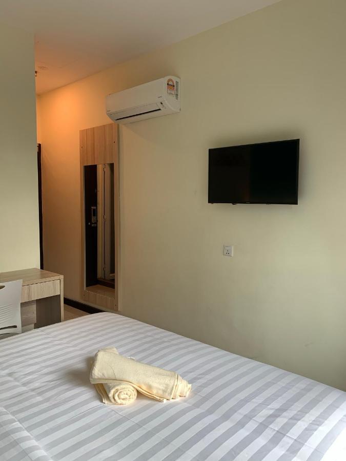 M Quality Hotel Гуа Мусанг Екстериор снимка